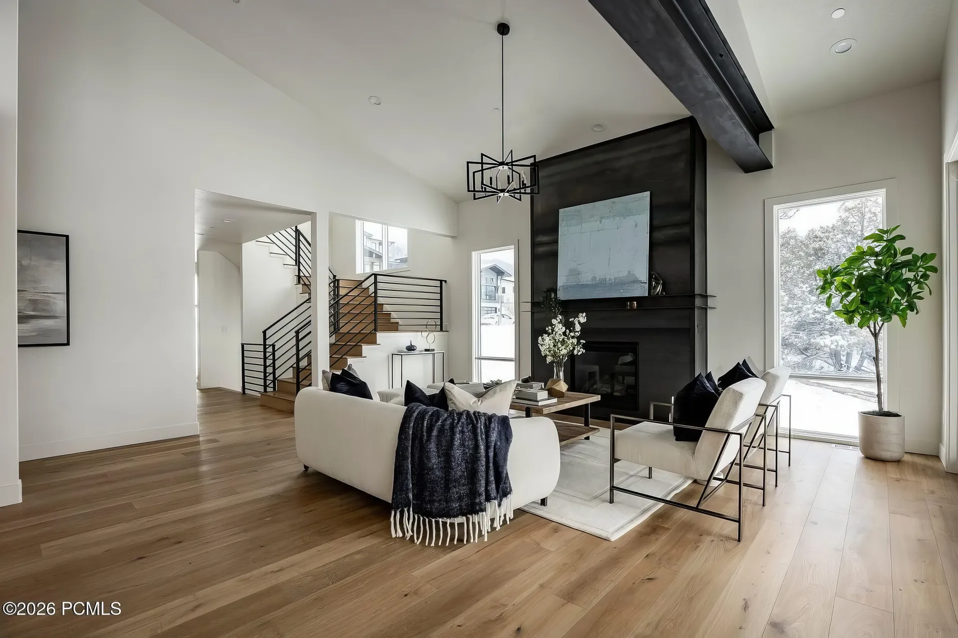 Discovery Ridge interior composition