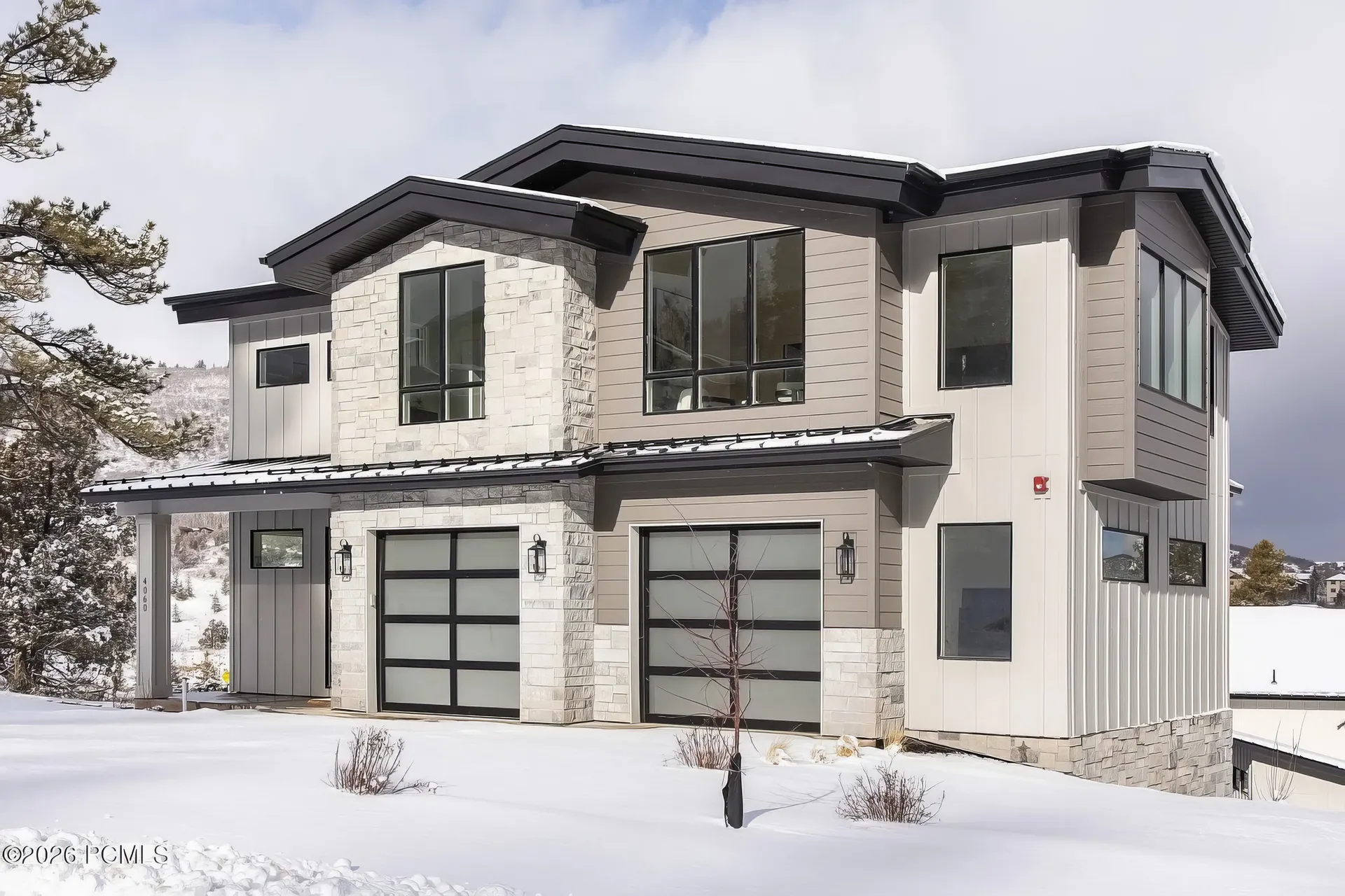 Discovery Ridge living and dining