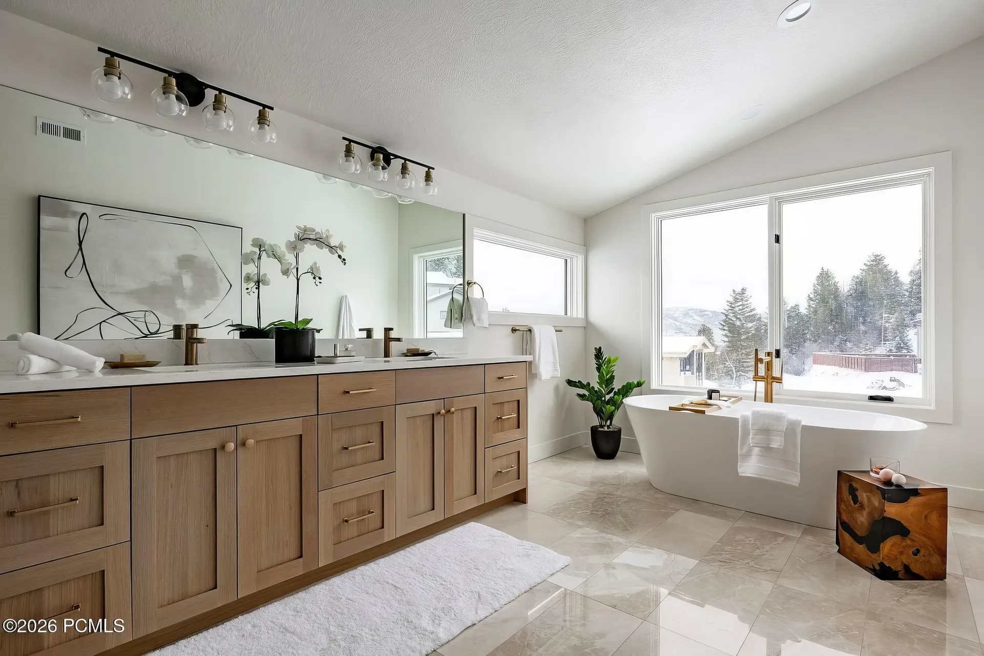 Discovery Ridge luxury bathroom