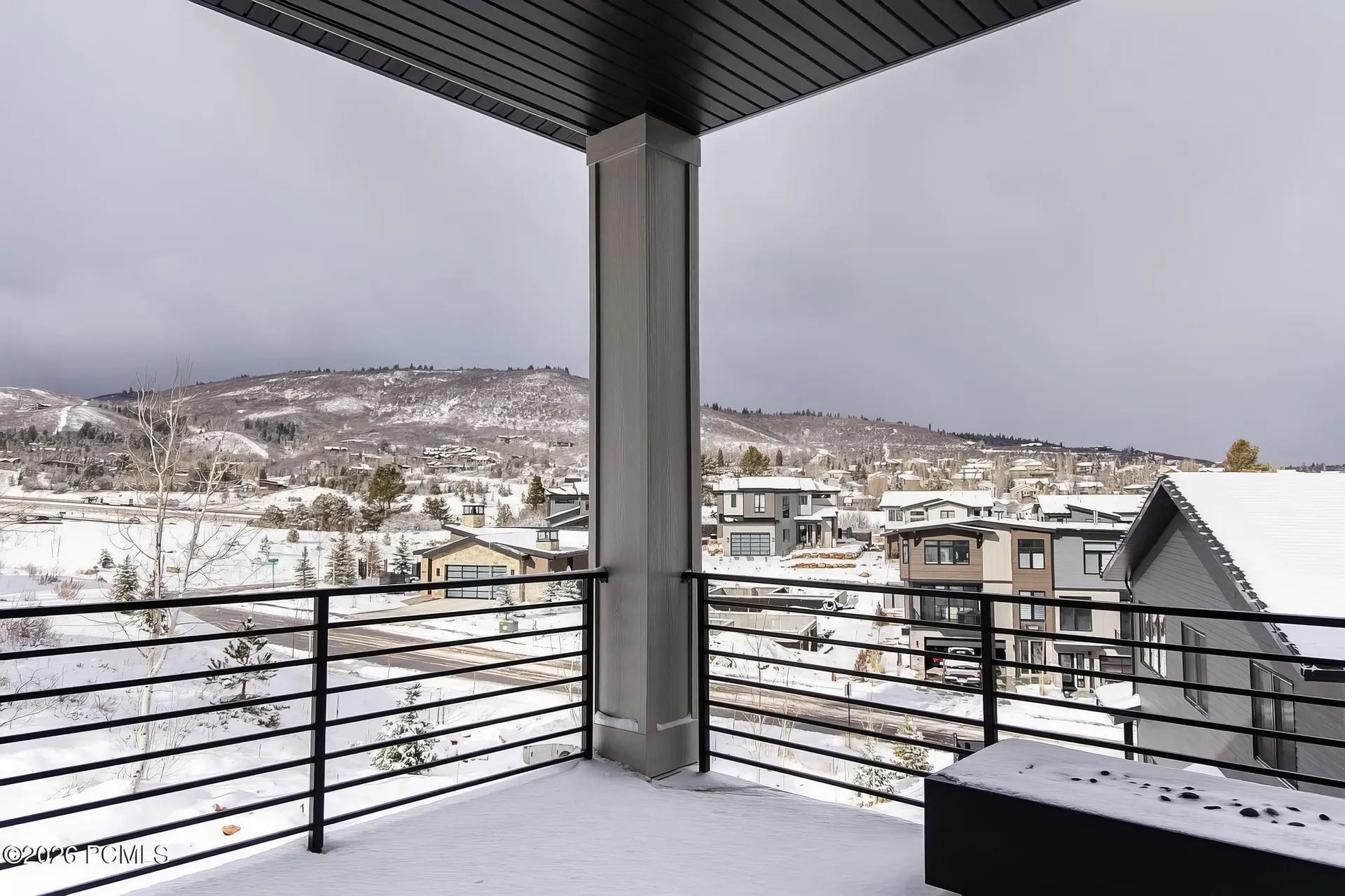 Discovery Ridge mountain home exterior context