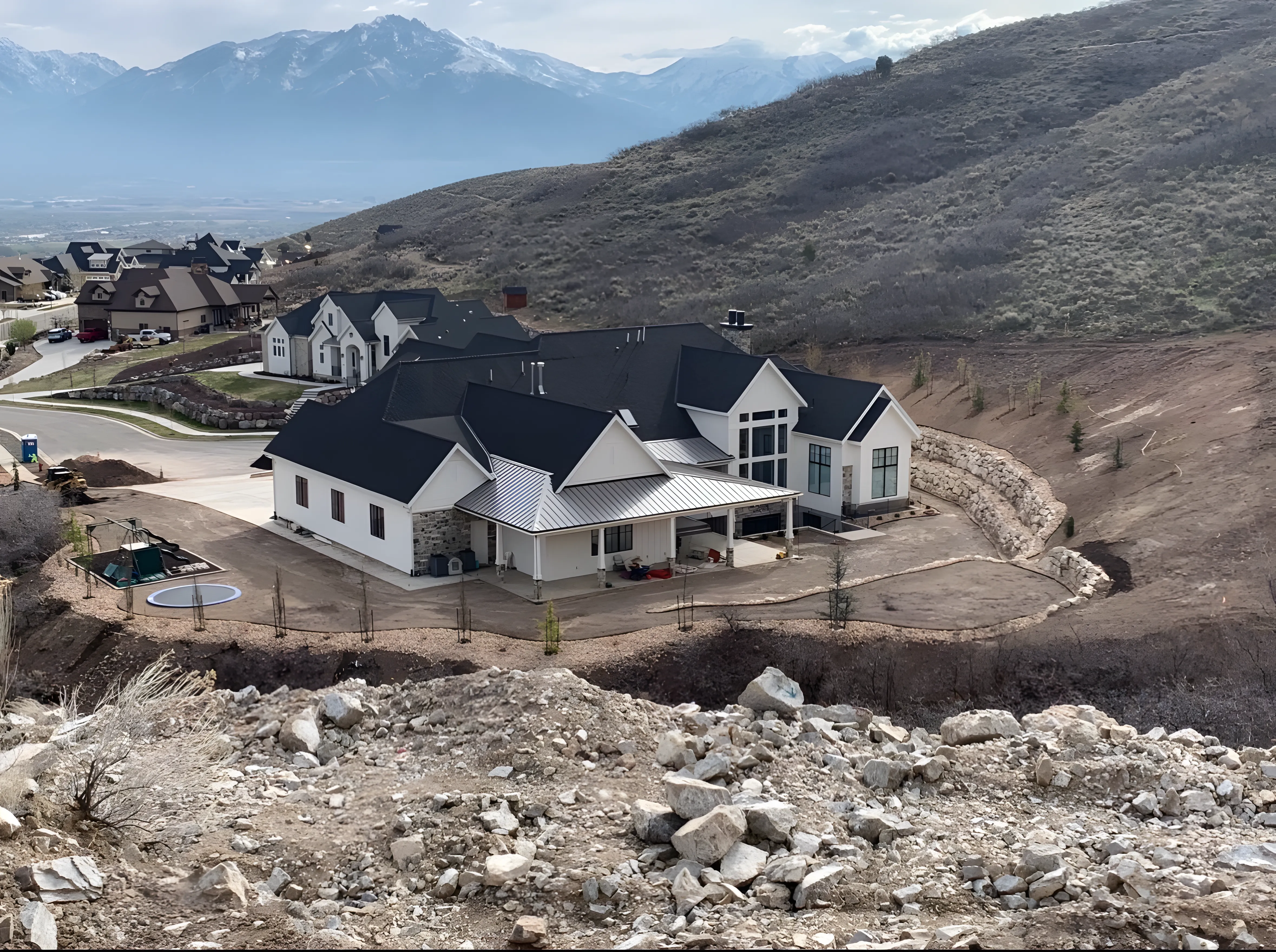 Mountain Retreat structural steel installation